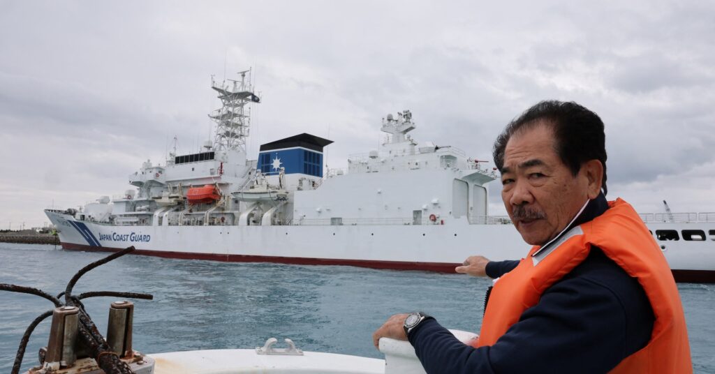 Japan urges fishermen to avoid islands amid China tensions