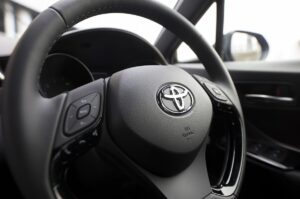 Elliott Seeks Out Toyota Industries Buyout Backers, Reuters Says