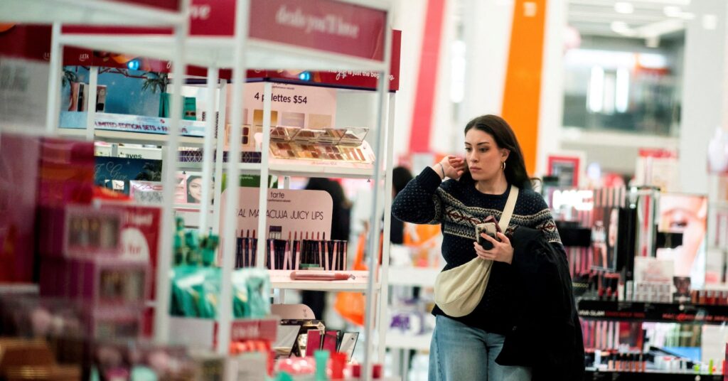 US retail sales unexpectedly flat in December