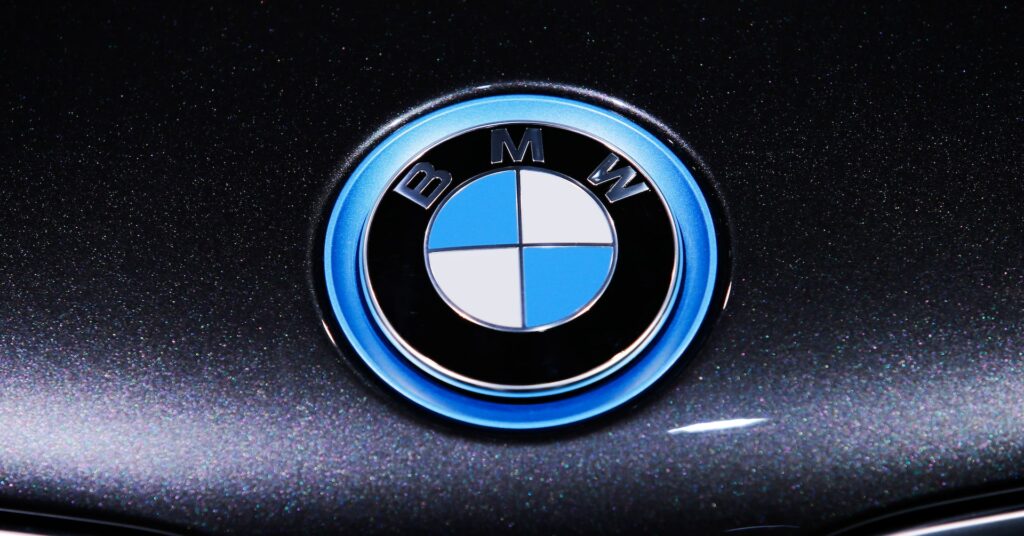 BMW recalls hundreds of thousands of cars, Bild reports