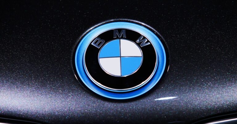BMW recalls hundreds of thousands of cars, Bild reports