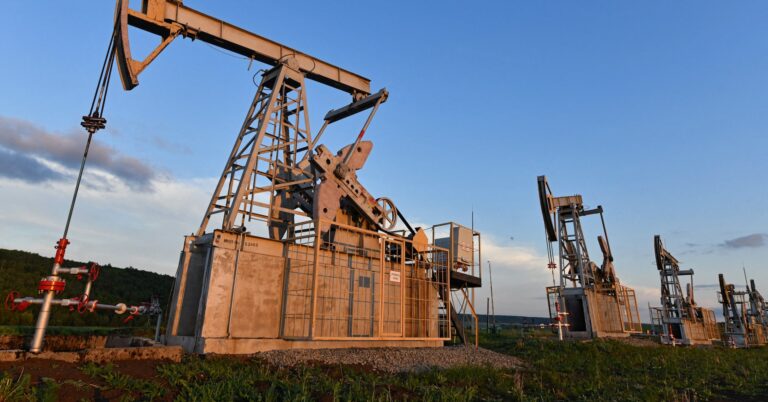 Oil prices edge lower after US, Iran extend talks