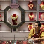 Gold rises from one-week low ahead of FOMC minutes