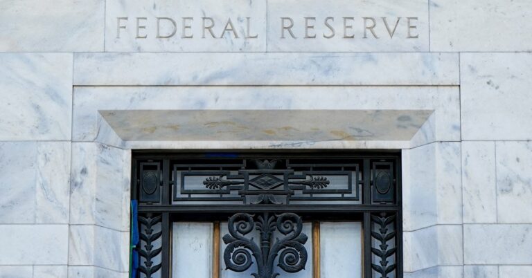Big central banks keep options open as traders suspect war will bring rate hikes