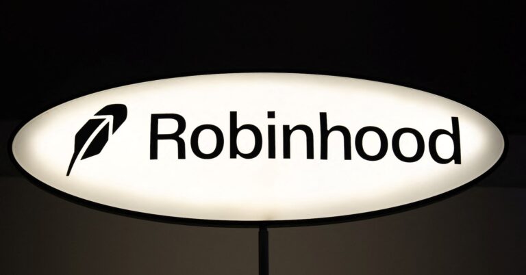 Robinhood’s $658 million private markets fund for retail investors goes public
