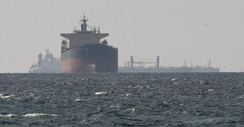 Indian gas tankers getting ready to sail through Hormuz, data shows
