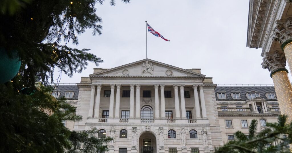 Bank of England policymakers unanimously keep rates on hold in face of war risks