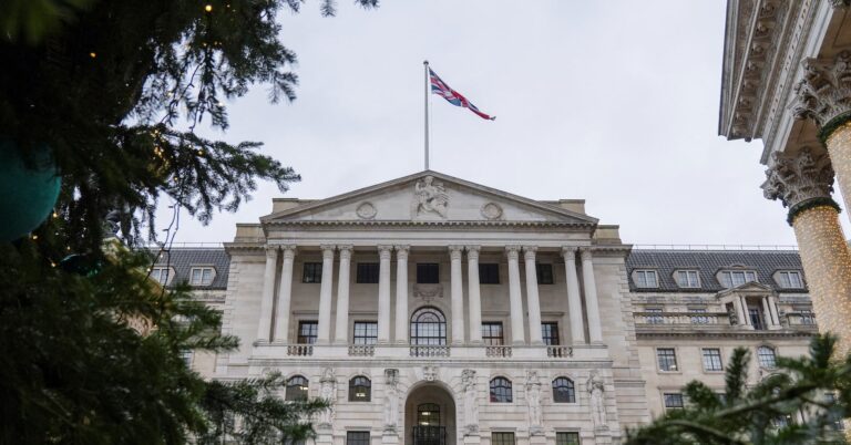 Bank of England policymakers unanimously keep rates on hold in face of war risks