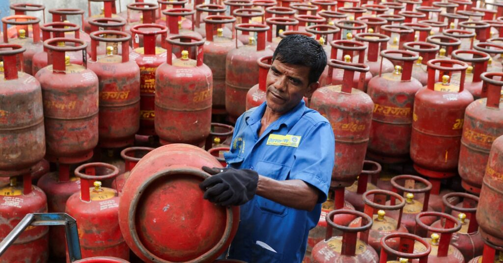 Kitchens across India ditch hot food due to cooking gas shortage